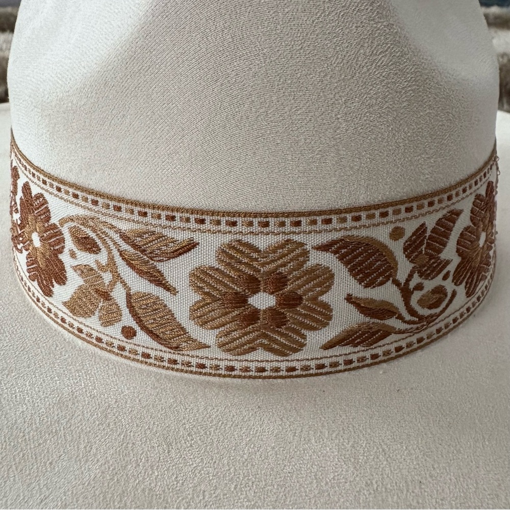 NWT Ivory Wide Brim Cowboy Hat - Picture 2 of 6